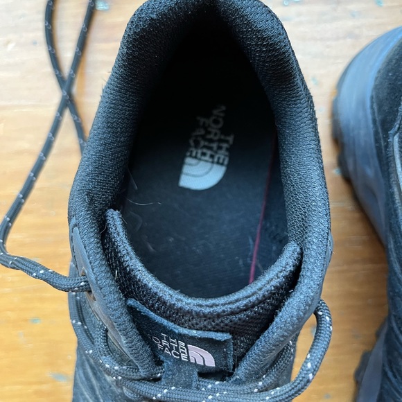 Beautiful almost new north face hiking/walking shoes. - Picture 4 of 6